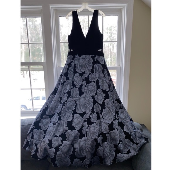 XSCAPE FORMAL PROM DRESS FROM DAVID’S BRIDAL - Picture 3 of 3